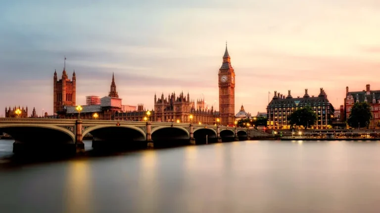 Types of UK Scholarships for International Students